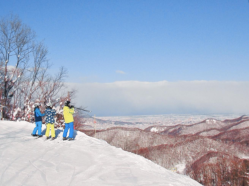 冬季札幌新玩法：札幌盘溪滑雪场夜滑——看太阳落下雪山，札幌亮起灯火！